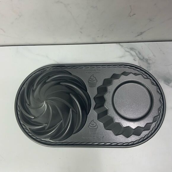 NORDIC WARE Cupcake cake pan - Picture 2 of 3